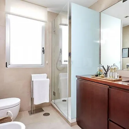 3br With A Great Location - What'app - 0039-3512-039-610 - For Reservations! Milan