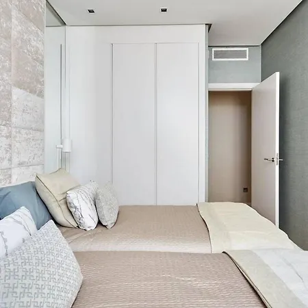 Apartment 3br With A Great Location - What'app - 0039-3512-039-610 - For Reservations! *